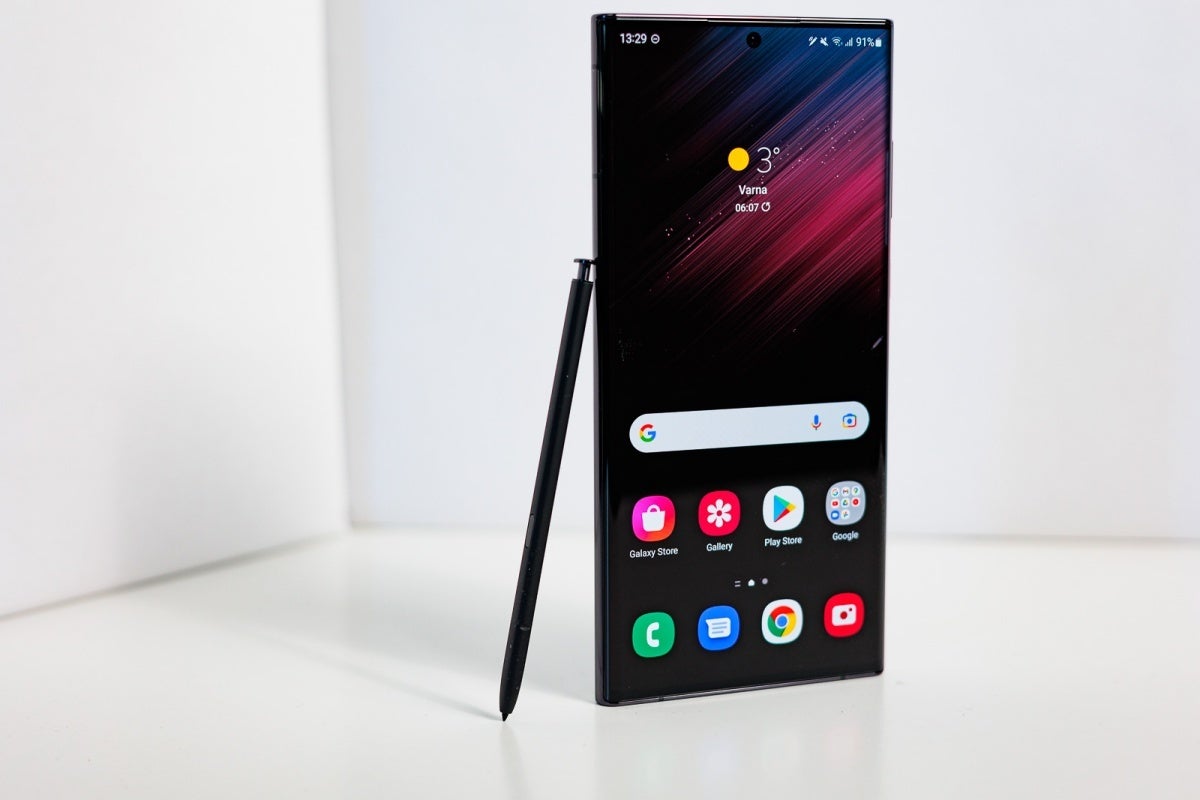 If you&#039;ve somehow already managed to crack the S22 Ultra, now&#039;s the time to fix it. - Unusual Samsung promo offers cheap cracked screen repairs for Galaxy S and Note series phones