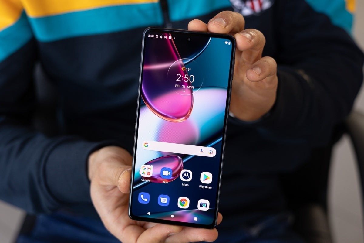 The Motorola Edge+ (2022) is a pretty solid Galaxy S22 Ultra alternative. - Motorola pulled off an unprecedented feat in the US smartphone market in 2021