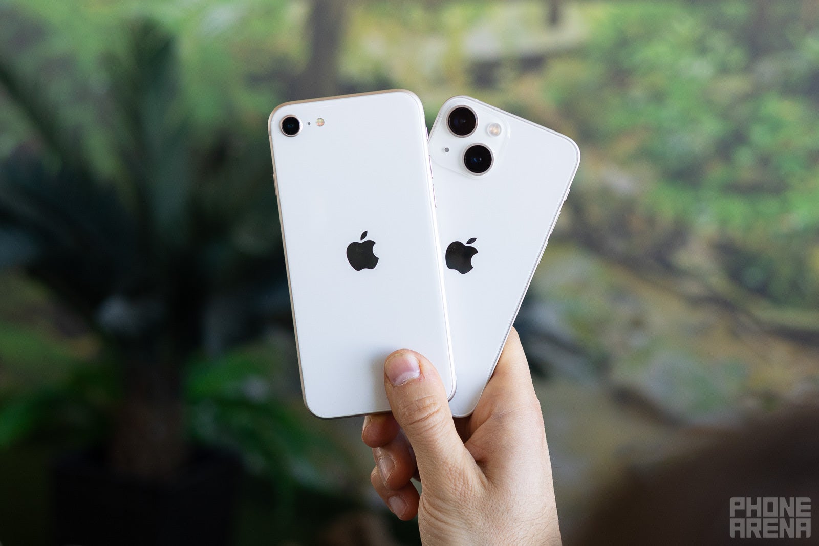 iPhone SE - left, iPhone 13 mini - right; The 2022 SE&#039;s big bezels and single camera are purposefully outdated - How Apple tricks your brain so you&#039;d buy the more expensive iPhone or iPad