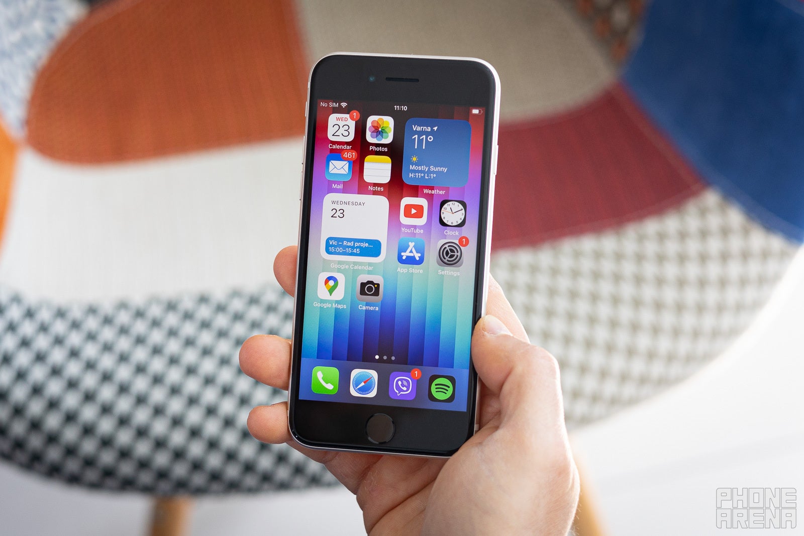 &#039;You&#039;re using this outdated phone in 2022, bro? What are you, poor?&#039; - your terrible friends, probably - How Apple tricks your brain so you&#039;d buy the more expensive iPhone or iPad