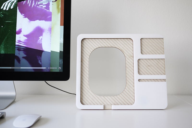 Minimalistic DIY iPhone/iPad/iPod stand combines design with practicality