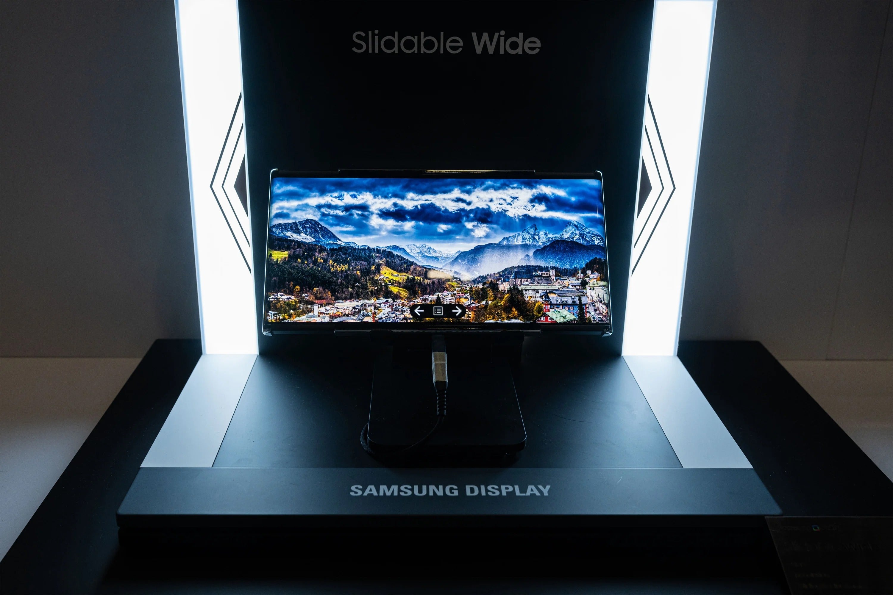 Samsung's 8"-12" Flex Slide prototype device - Samsung shows wild tri-foldable devices and an 8"-12" vertical slider at Display Week 2022