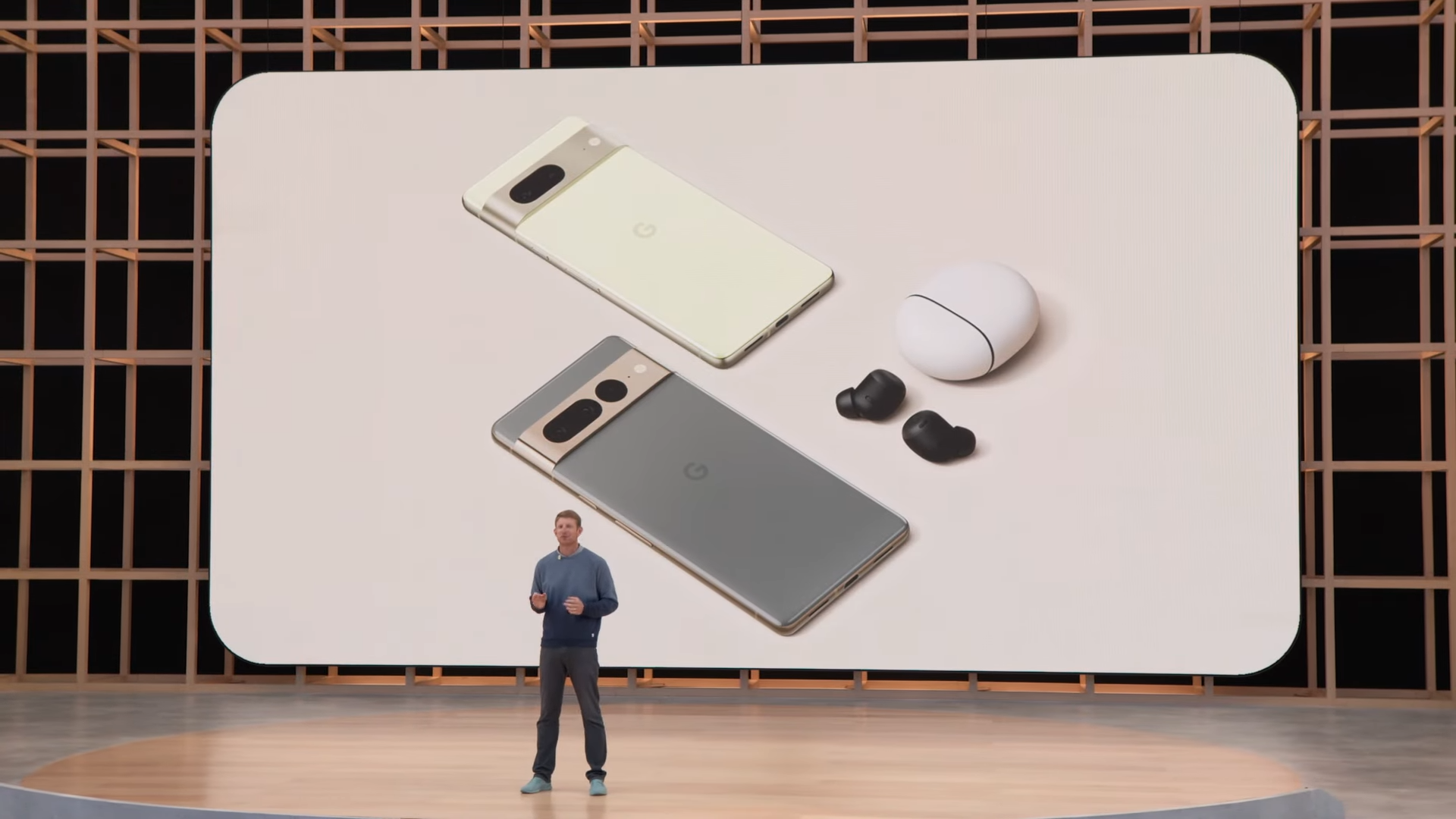 Here you can see the Pixel 7 Pro in Hazel and the Pixel 7 in Lemongrass displayed during Google IO - Pixel 7 and Pixel 7 Pro colors: all the official hues