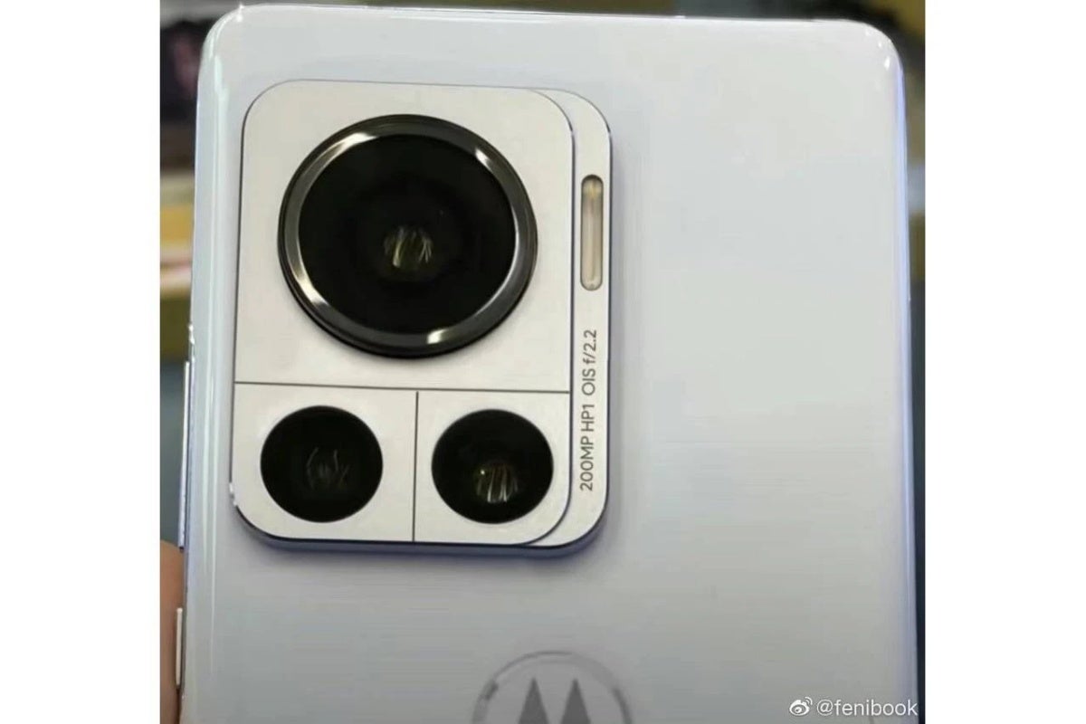 This may or may not be the back cover of the actual Frontier prototype.  - Motorola will introduce the world's first 200MP camera phone in July