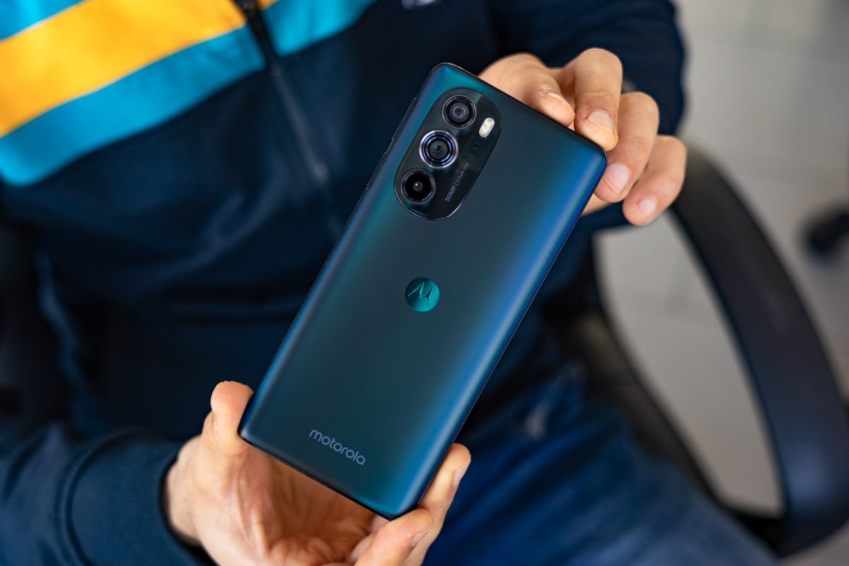 The Frontier basically sounds like the Motorola Edge Plus (2022) on steroids.  - Motorola will introduce the world's first 200MP camera phone in July