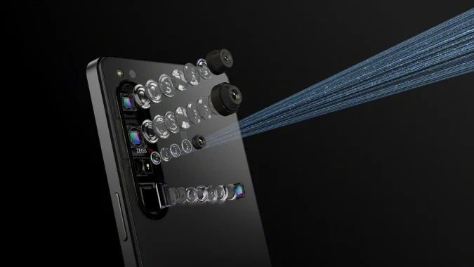 Intervista: Sony svela i segreti dietro lo zoom continuo di Xperia 1 IV
