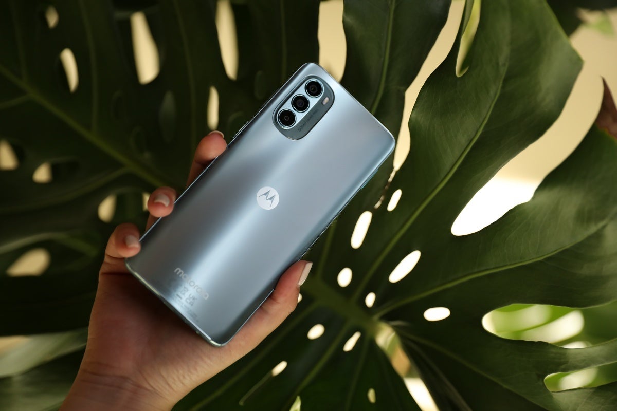 Motorola unveils another two interesting mid-range phones with decent specs