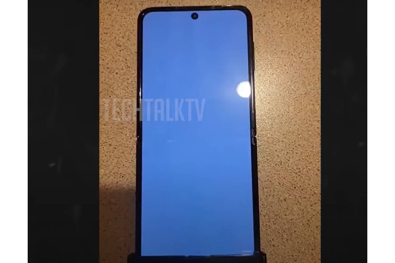 Leaked image of the Z Flip 4 shows a barely visible crease - The first real images of the Galaxy Z Flip 4 show subtle but important changes