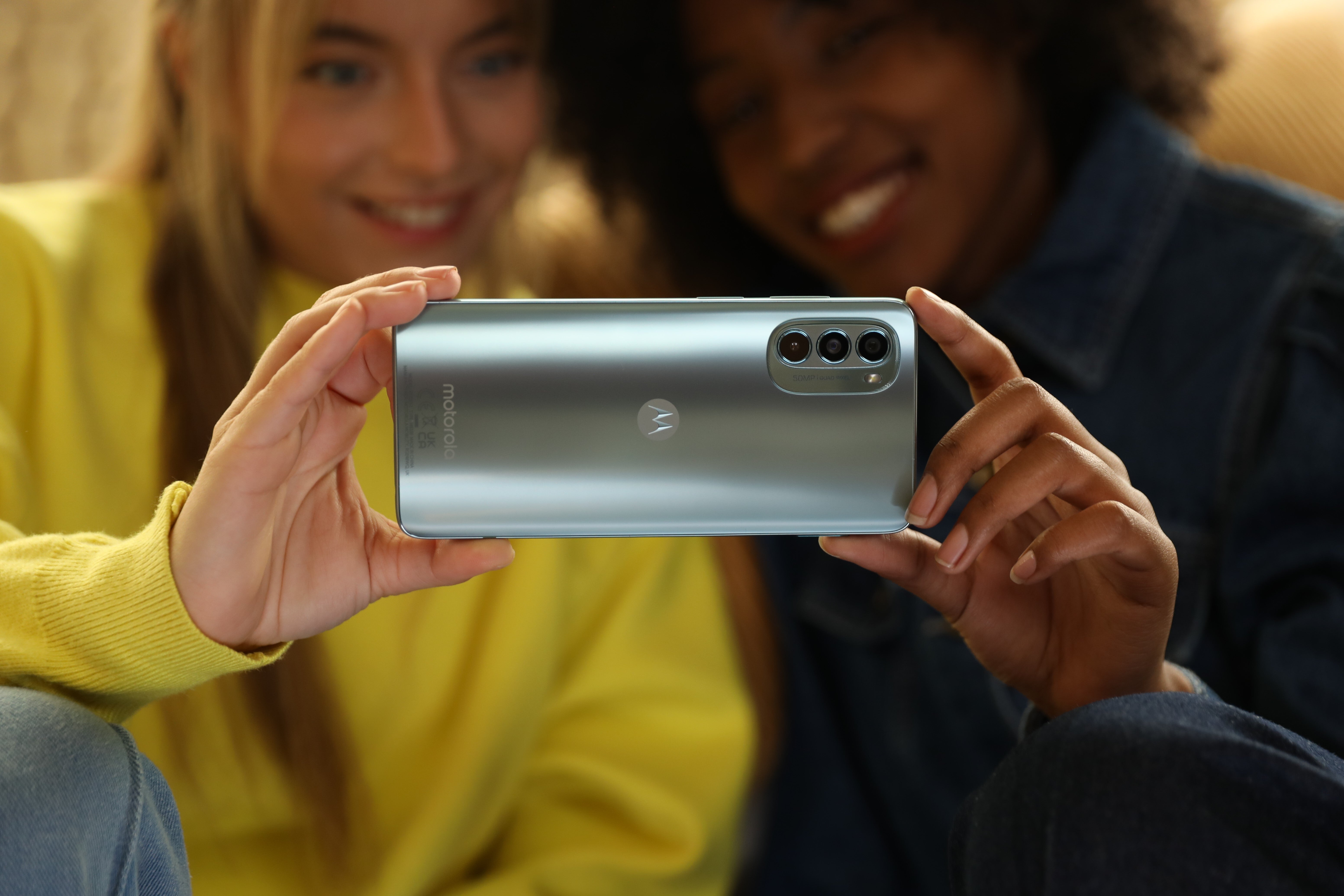 Moto G62  - Frosted Blue - Motorola’s latest affordable duo: Moto G62 5G and Moto G42 enter Europe