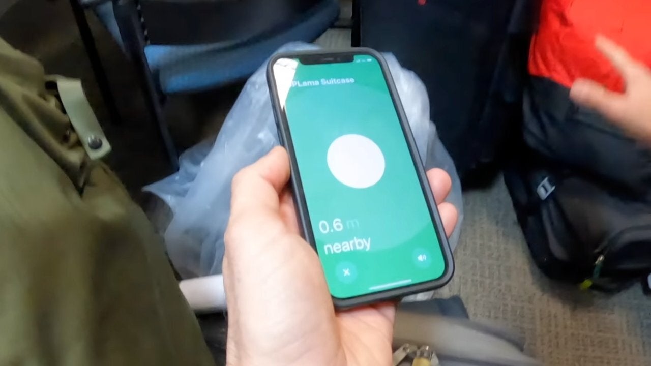 Apple AirTags guide a man to his lost luggage