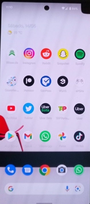 The black square in the right corner is another Pixel 6 series bug - Pixel 6 users find dead pixels by the front camera and the upper right corner of the display