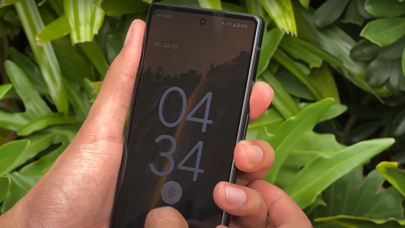 Pixel 6A: The “perfect” iPhone and Galaxy replacement - hard to recommend thanks to Google