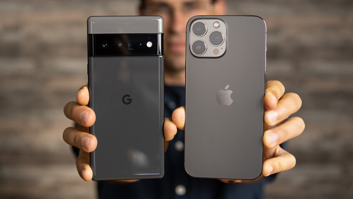 The pixel on the left can accommodate sidebars.  The iPhone on the right can not - Apple on the attack!  The company has commented on the responsibility for Android malware problems