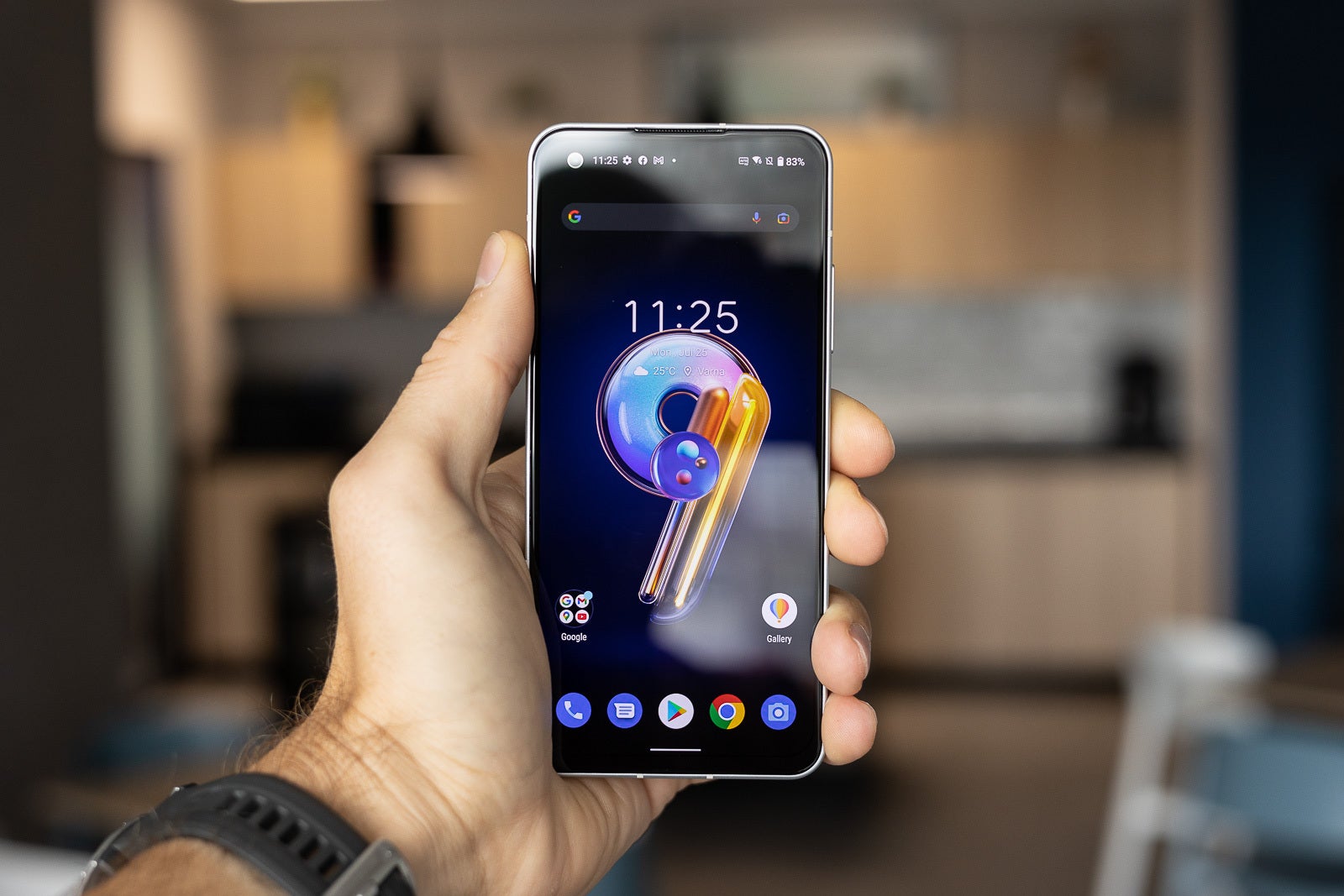 You can reach across, but it becomes more difficult vertically - In search of the perfect compact phone: Asus ZenFone 9