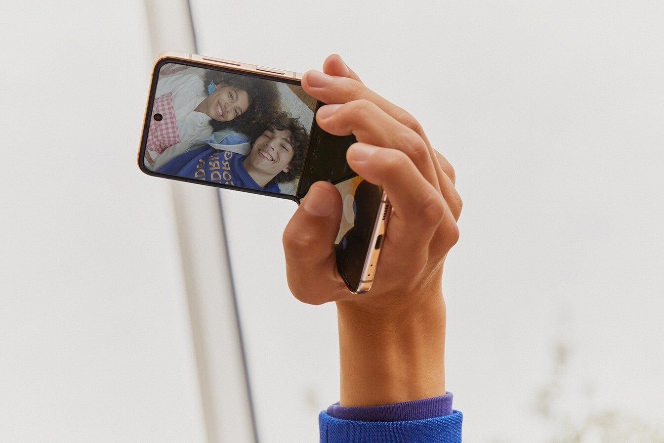 The Camcorder mode - New Galaxy Z Flip 4 is Samsung&#039;s cheapest, fastest foldable phone