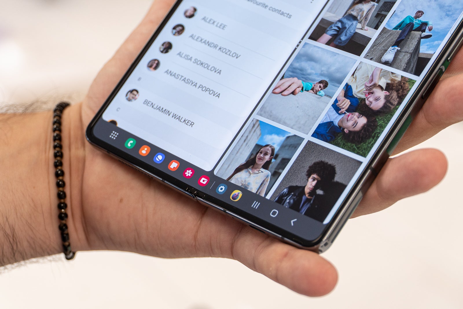 Galaxy Z Fold 4 multitasking, with its new, fixed taskbar on the bottom - Galaxy Z Fold 4 beats Apple's iPad in one key area, explains iPadOS 16's big new feature