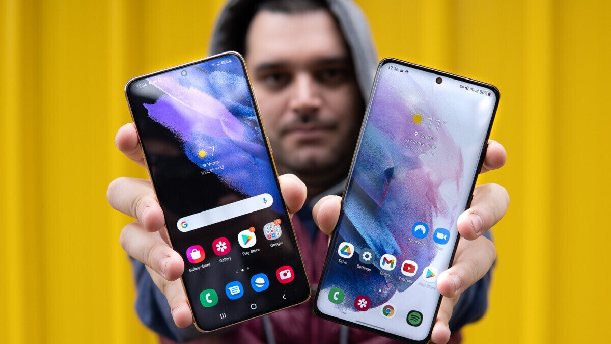 Most non-Apple modern mid-range and flagship smartphones look like this from the front (Galaxy S21 Ultra and Galaxy S21 Plus) - iPhone 14 and Apple's clever way of modernizing it, while keeping it recognizable in a crowd of slab phones