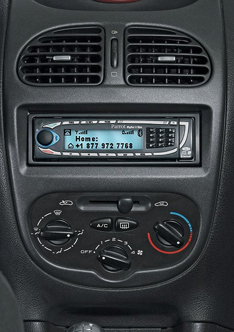 Parrot introduces three Bluetooth car kits at CES