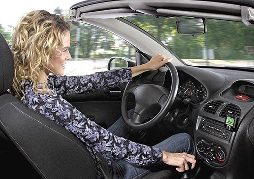 Parrot introduces three Bluetooth car kits at CES