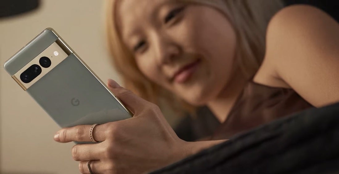 Google announces Face Unlock for the Pixel 7 series - Google makes Face Unlock official for Pixel 7 series; new fingerprint sensor is included too
