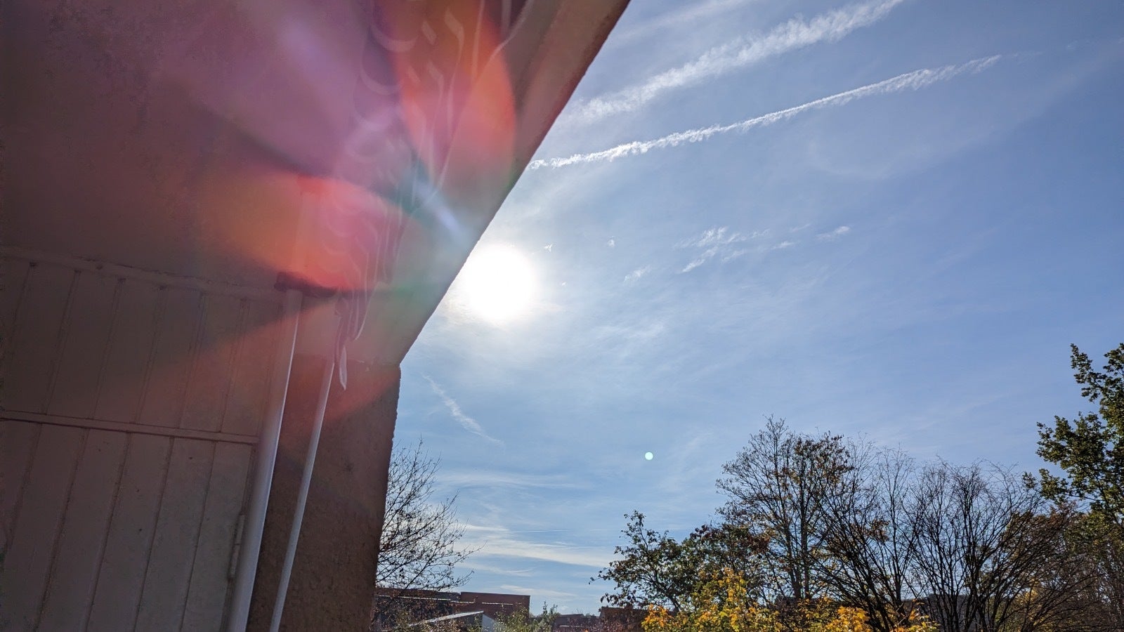 Pixel 6 didn&#039;t do well with lens flares and the Pixel 7 doesn&#039;t either. Other phones have lens flare issues too but not as severe as those on Pixel phones. - Pixel 7 Pro camera issues prove years-long lead over Apple and Samsung is gone - what went wrong?