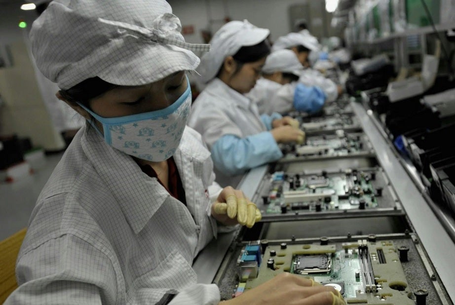 Produksi iPhone Foxconn di fasilitas Zhengzhou bisa turun hingga 30% bulan depan kata sumber Reuters - Inilah mengapa beberapa model iPhone mungkin sulit ditemukan dalam beberapa minggu ke depan