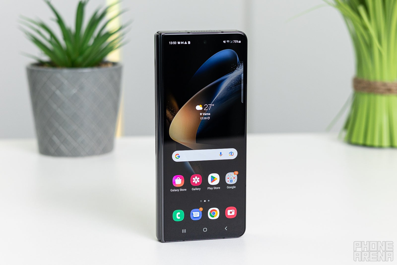 Galaxy Z Fold 4, closed - Galaxy Z Fold 5: Why the swiss army knife of phones will finally deserve your purchase next year (and why it won&#039;t)