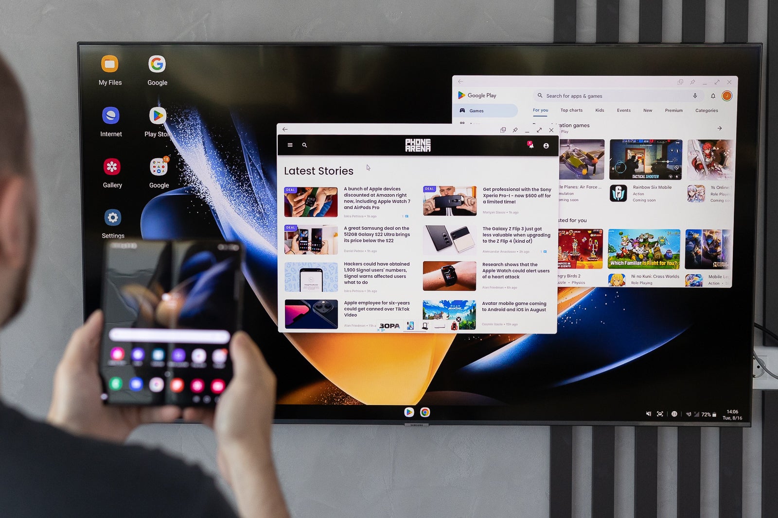 Galaxy Z Fold 4 DeX mode in action, casting to a TV - Galaxy Z Fold 5: Why the swiss army knife of phones will finally deserve your purchase next year (and why it won't)