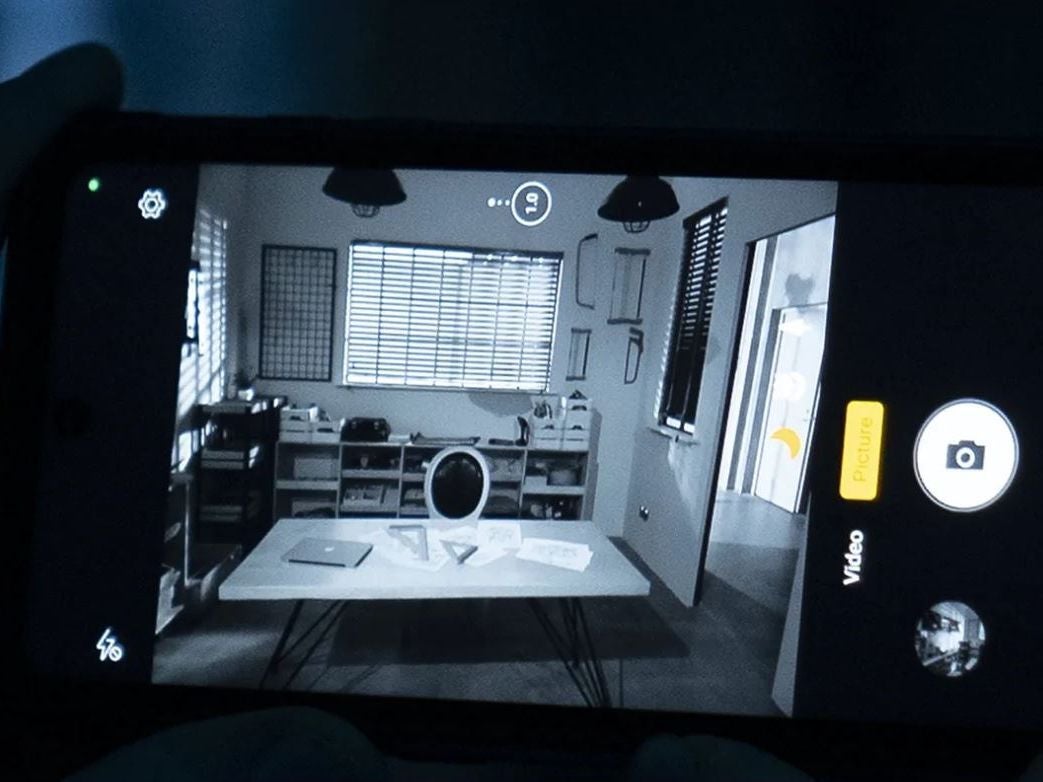 A demo of the night vision mode of the WP21. - The Oukitel WP21 has a watch on its back and a 9,800 mAh battery with 66W charging