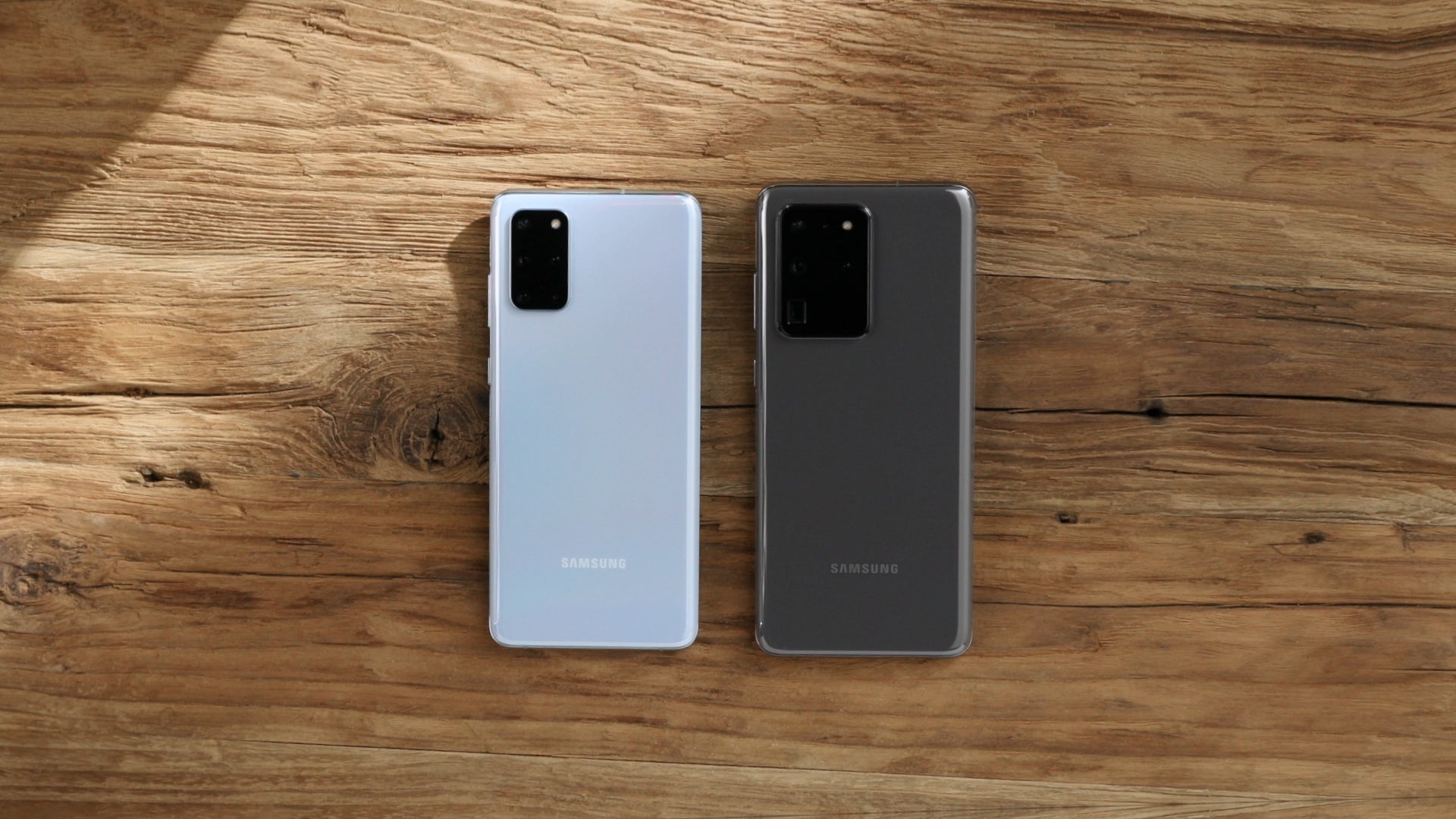 O Samsung Galaxy S20+ em comparação com o S20 Ultra.  - A série de carros-chefe Galaxy S20 se torna extremamente acessível graças a essas ofertas da Black Friday!
