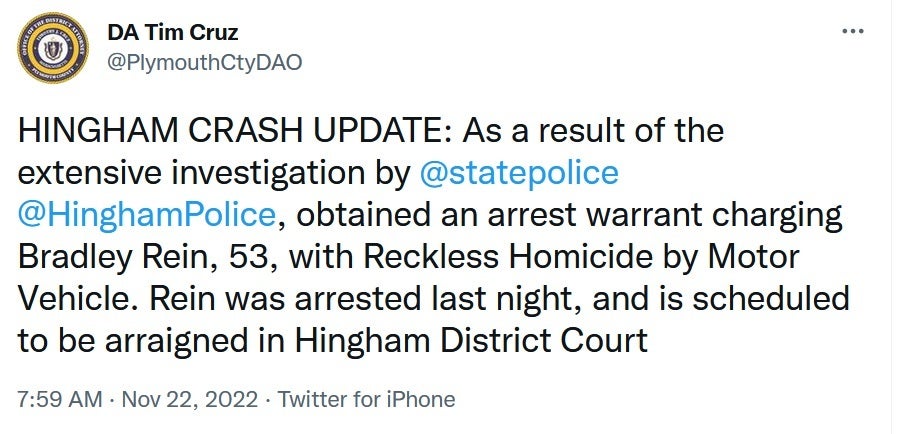 Una actualización tuiteada por el fiscal de distrito del condado de Plymouth, Tim Cruz: escena horrible en Massachusetts cuando un SUV ingresa a Apple Store matando a 1 e hiriendo a 19