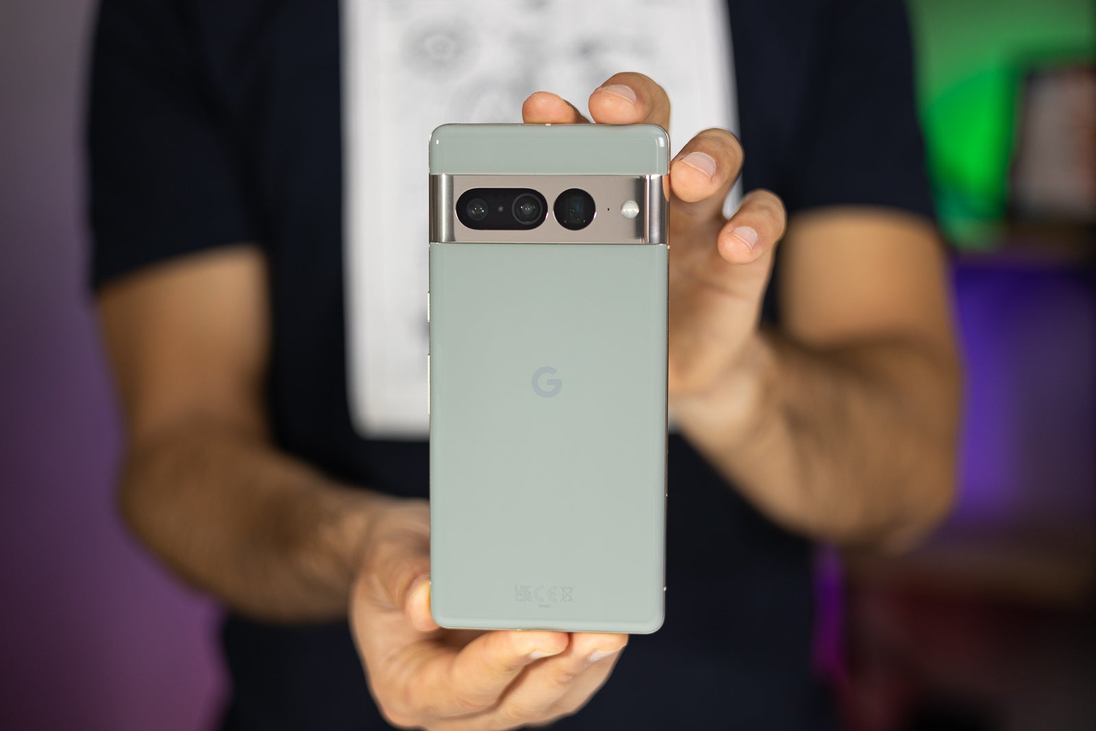 The Google Pixel 7 Pro’s camera bump is quite unique, and also shared with the Pixel 7. - Black Friday is here with Visible and offers a new iPhone SE or a Google Pixel 7 with up to $400 off!