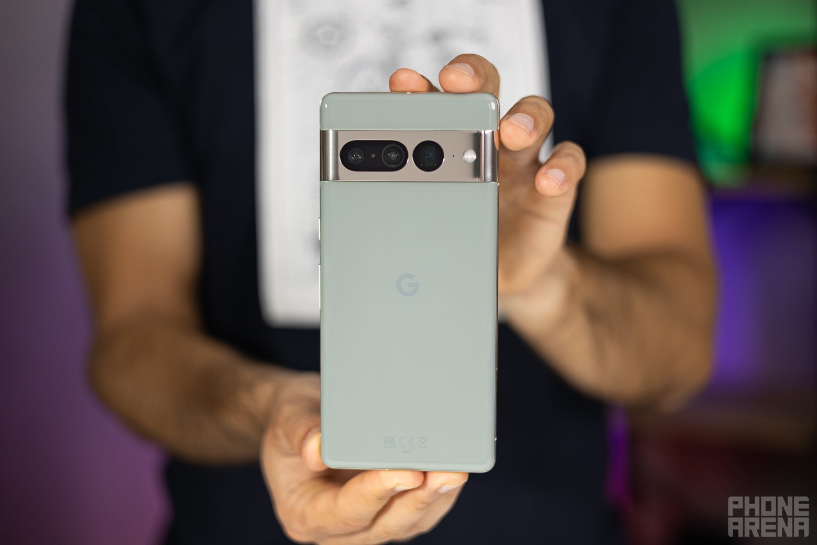 The Google Pixel 7 Pro’s camera bump is quite unique, and also shared with the Pixel 7. - Black Friday is here with Visible and offers a new iPhone SE or a Google Pixel 7 with up to $400 off!