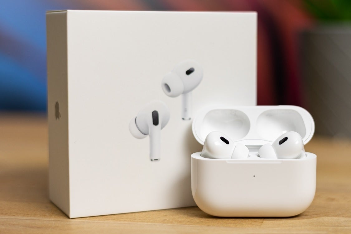 India would like to order manufacturers of wearable devices, such as wireless earbuds, to use a universal charging platform - Universal charging system could be coming to wearables