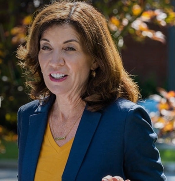 La gobernadora de Nueva York, Kathy Hochul, firma el jueves la Ley de Reparación Justa Digital - Nueva York aprueba la Ley de Reparación Justa Digital;  las enmiendas añadidas al proyecto de ley reducen su impacto