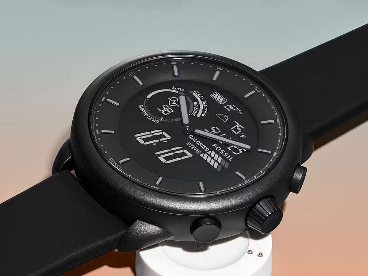 A bit more than an hour per two weeks is all this watch requires of you regarding charging. - The Fossil Gen 6 Hybrid Wellness Edition and its e-ink display will keep you going for up to two weeks