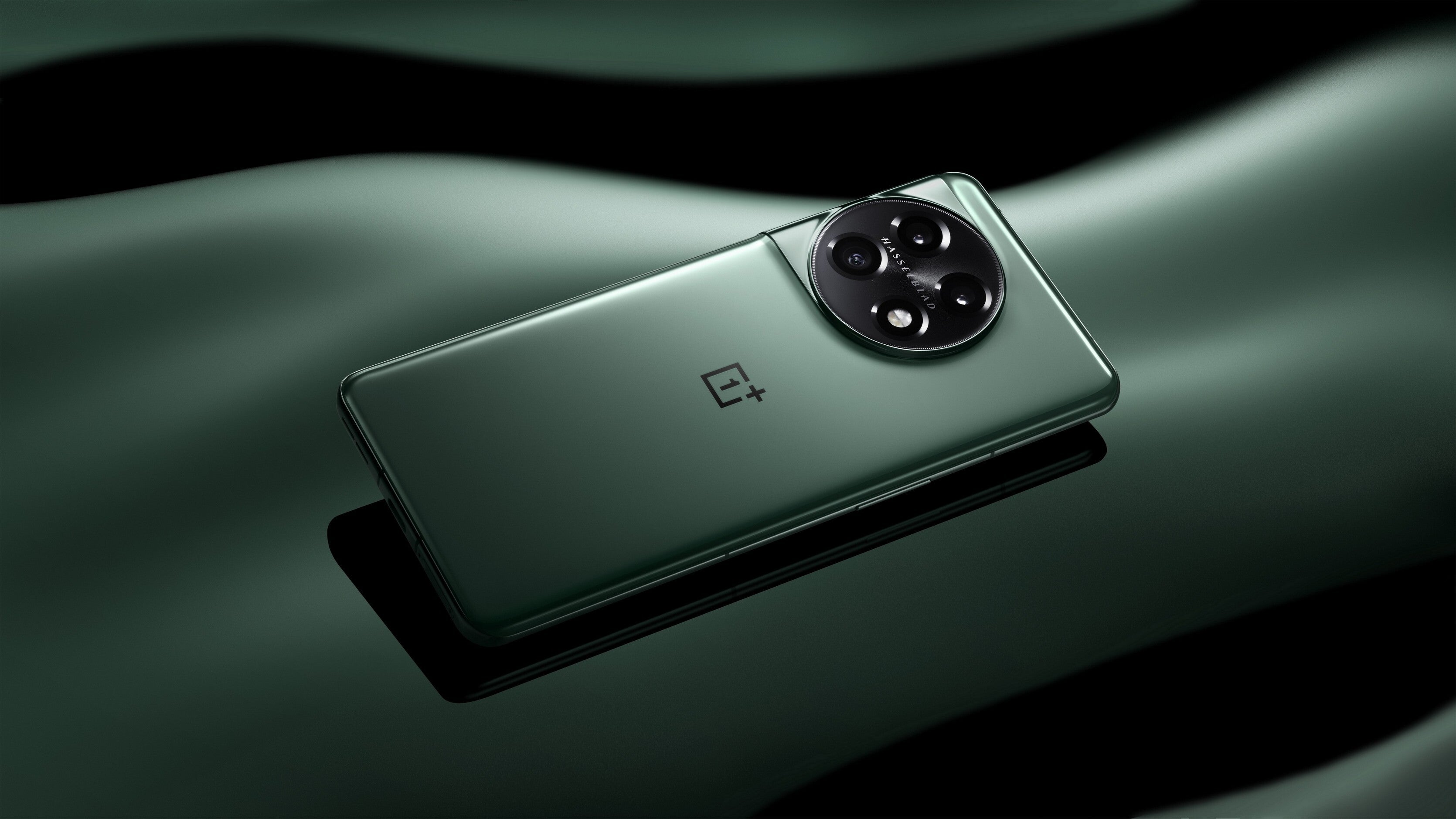OnePlus-11---product---green-on-green-background.webp