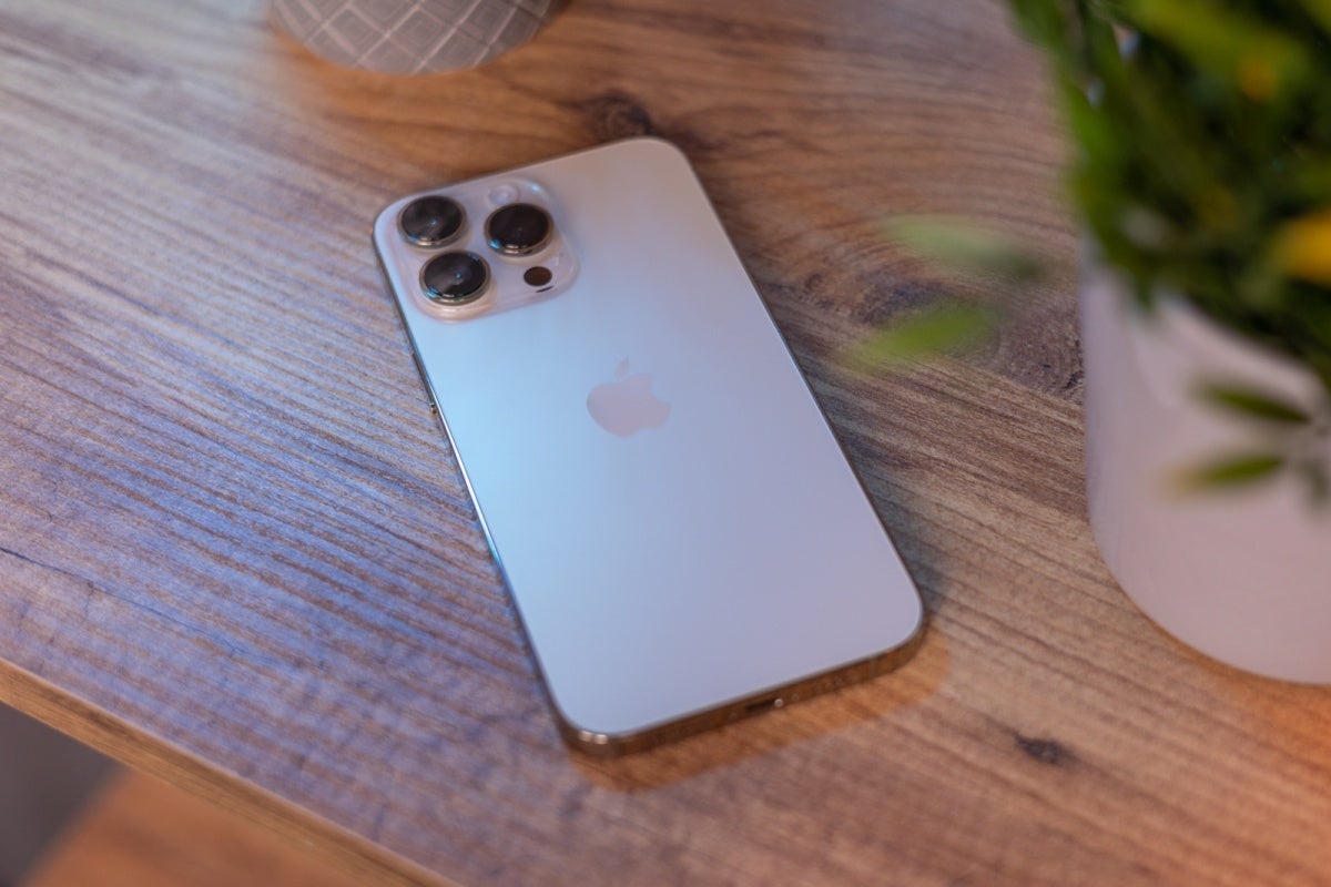 Obviously, no one knows how the iPhone 16 series will look, so here's a picture of the iPhone 14 Pro Max instead. - It's (reportedly) settled: No iPhone SE 4 from Apple in 2024 (or 2023)