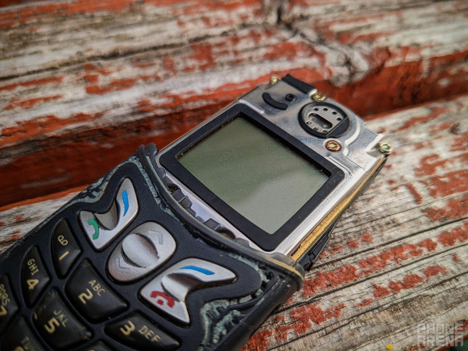 I couldn’t find a replacement battery, but take my word - the screen was bright. - Nokia 3310 might have been indestructible, but my 5210 beat it by a long shot