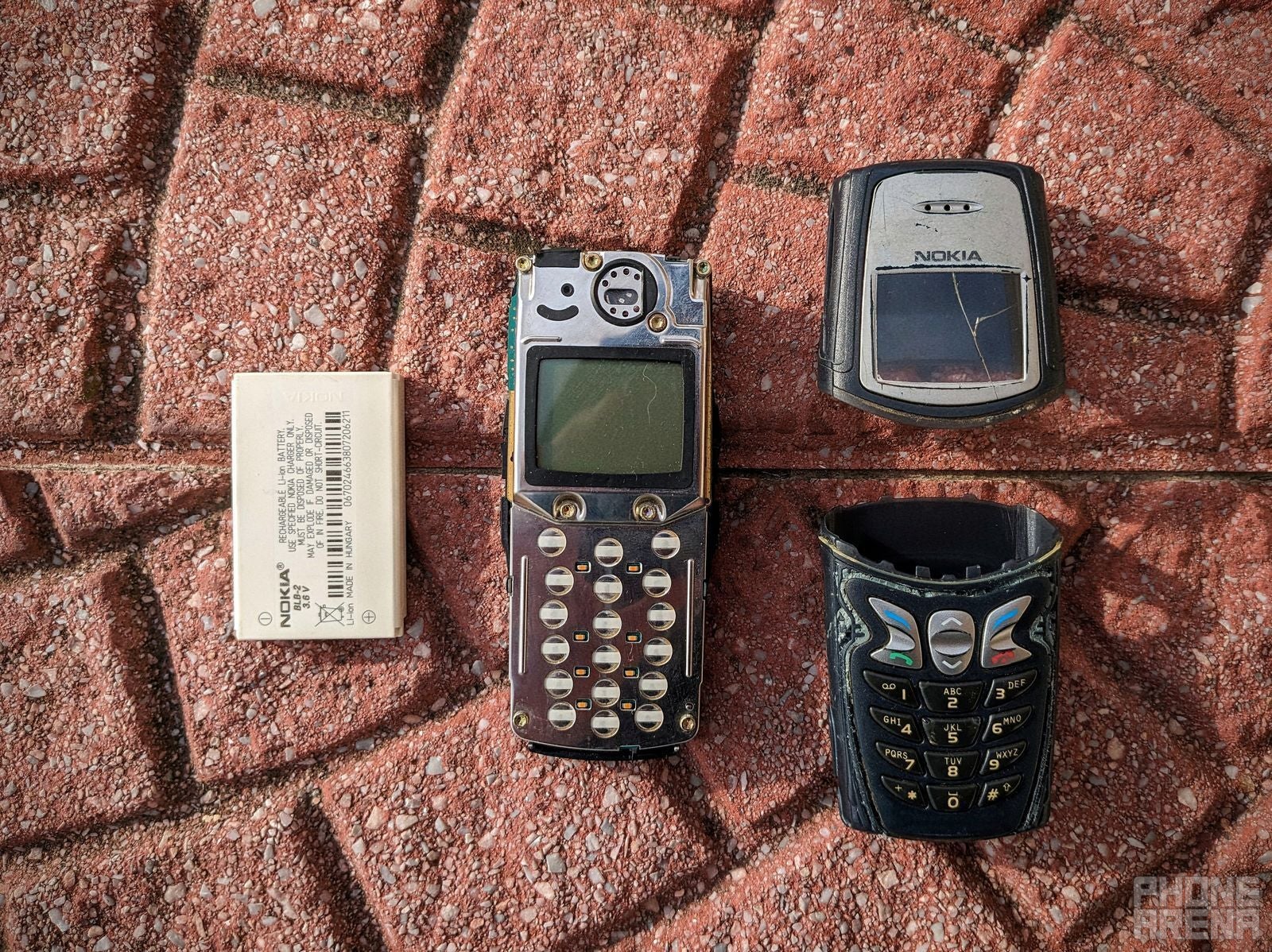 The 5210 looked really futuristic with its shell off. - Nokia 3310 might have been indestructible, but my 5210 beat it by a long shot