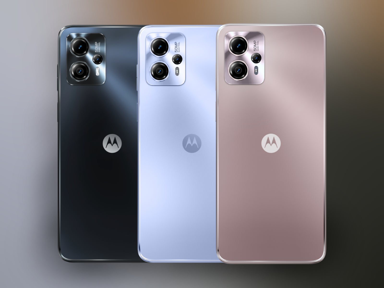 Le Moto G13 est disponible en anthracite mat, bleu lavande et or rose.  - Découvrez les Moto G13 et Moto G23 : les derniers téléphones économiques de Motorola