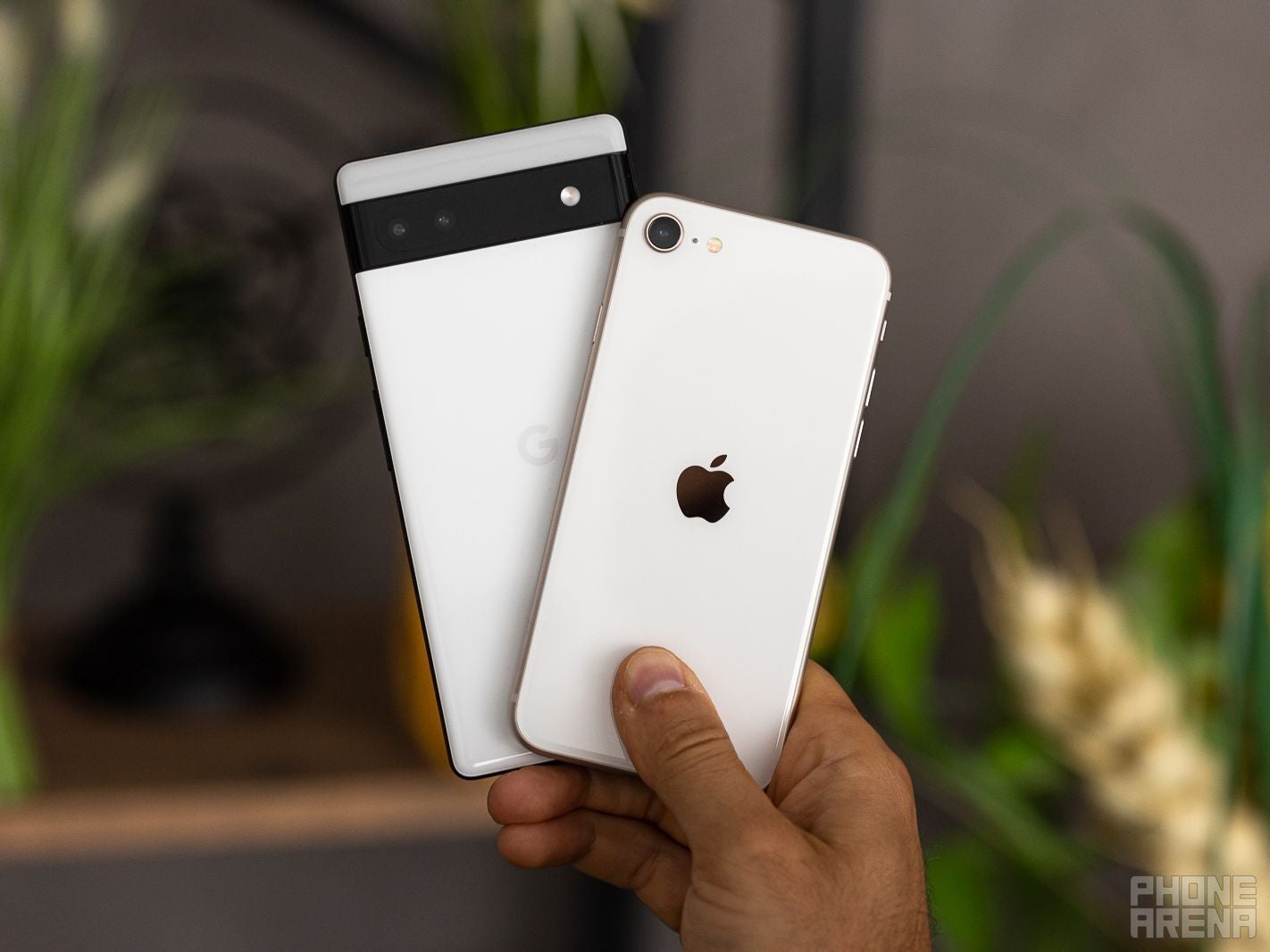 Well, at least Google and Apple are competing with each other through cool budget phones. - Apple and Google are being called “harmful” by telecommunication officials