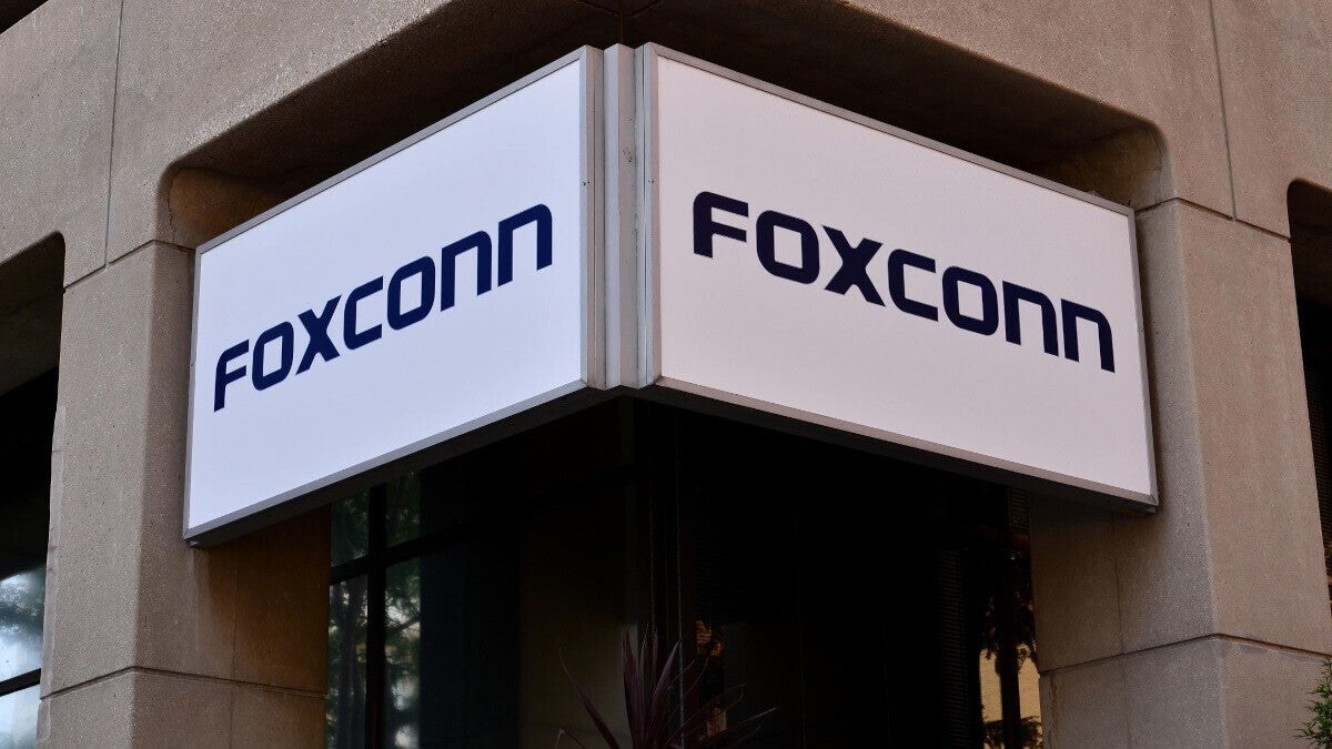 Mengapa Hunter tidak bisa berhenti bekerja di pabrik perakitan iPhone terbesar di Foxconn