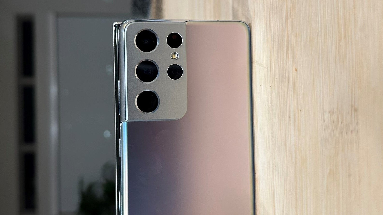 People don't understand why the S23 Ultra looks that way. - People react to Galaxy S23 Ultra: Glad I bought the Pixel 6! This looks like iPhone, Huawei, Sony