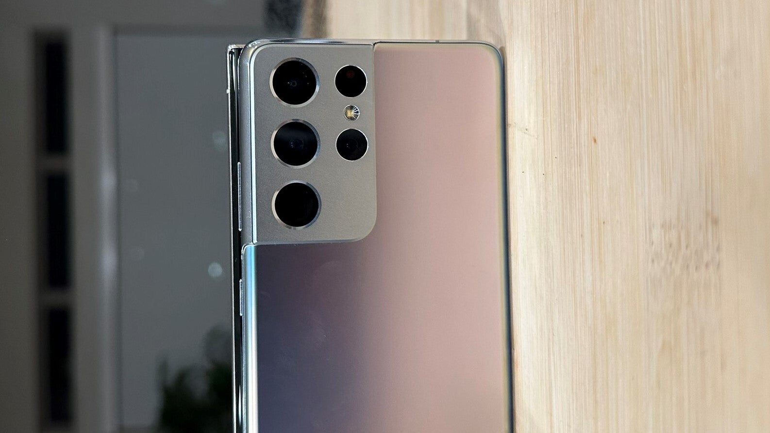 People don&#039;t understand why the S23 Ultra looks that way. - People react to Galaxy S23 Ultra: Glad I bought the Pixel 6! This looks like iPhone, Huawei, Sony