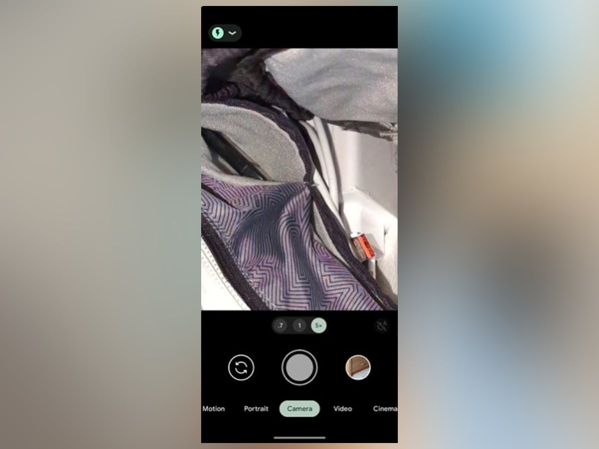 A snapshot from the first video that demonstrates the bug. Neat! - Some Pixel 7 phones won’t let you save zoomed photos due to a glitch