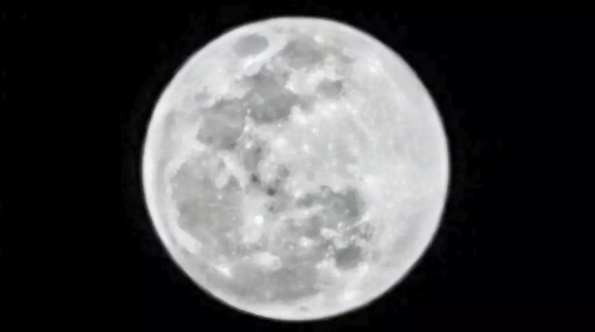 Photo de la lune utilisée par Huawei pour promouvoir le mode lune du P30 Pro - La photo de la lune du Galaxy S23 Ultra qualifiée de fausse sur les réseaux sociaux