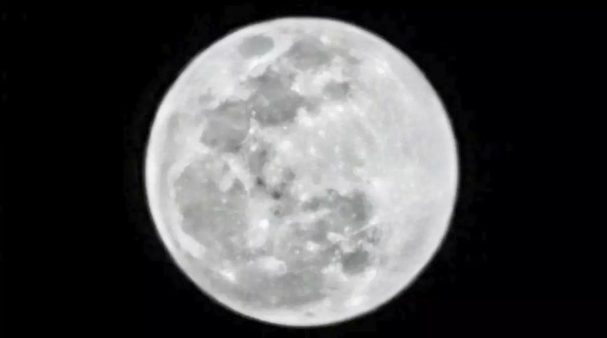 Picture of the moon used by Huawei to promote the P30 Pro's Moon Mode - Galaxy S23 Ultra's moon shot called fake on social media