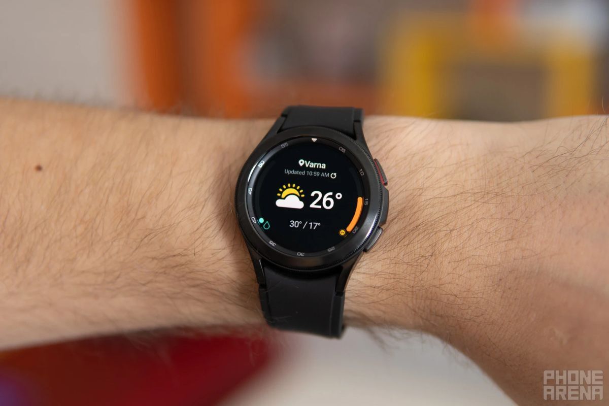 Le design de la smartwatch classique de Samsung pourrait être de retour à la mode cette année.  - Ce sont les spécifications de batterie attendues de toute la famille Samsung Galaxy Watch 6