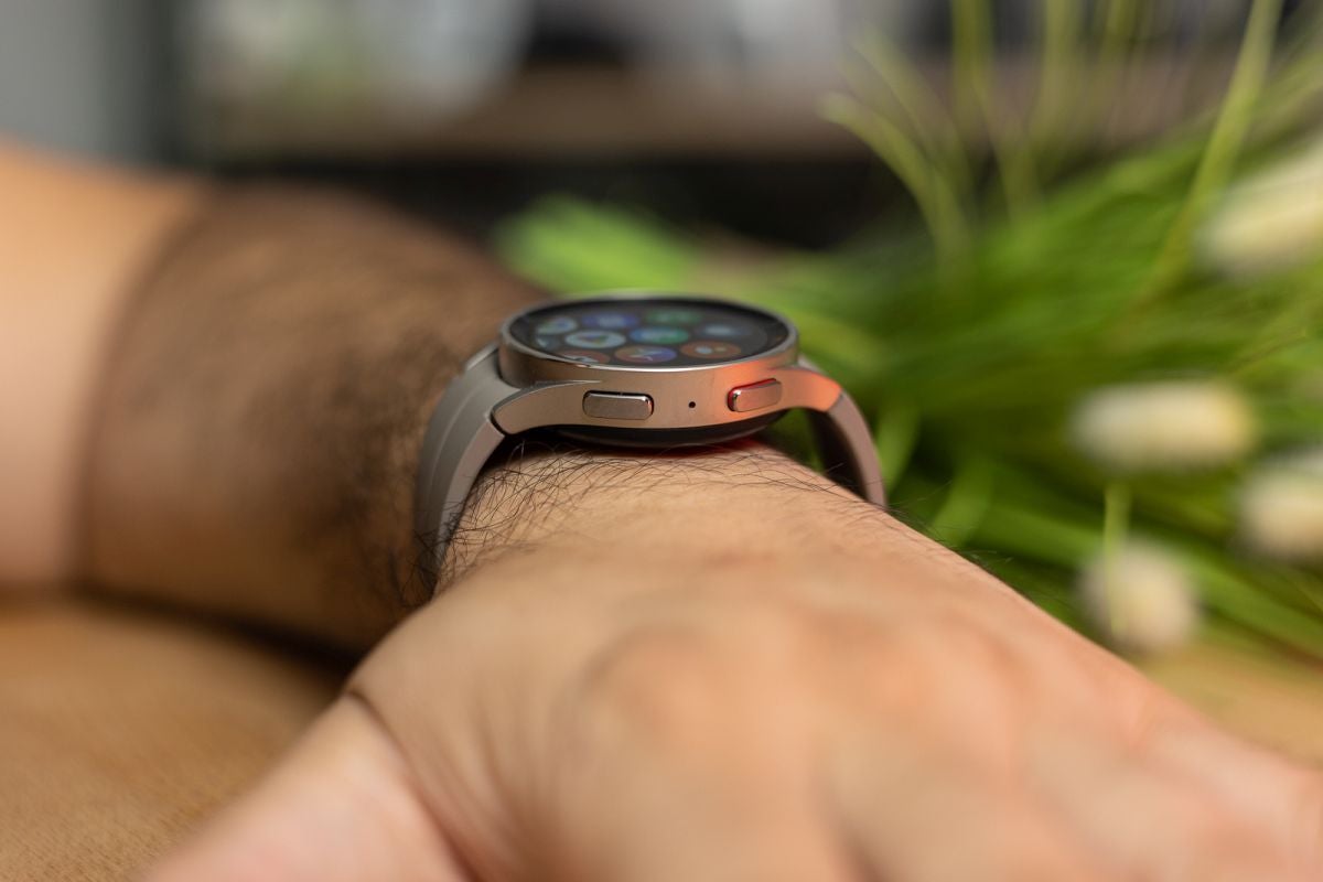 O Galaxy Watch 5 Pro (foto aqui) claramente merece uma sequência de bateria grande.  - Estas são as especificações de bateria esperadas de toda a família Samsung Galaxy Watch 6